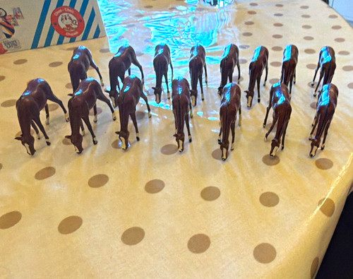 Lot brown plastic horse - lot,