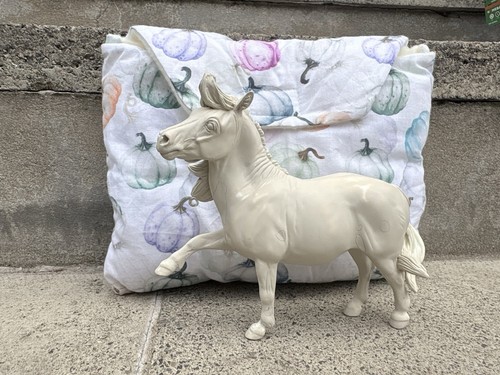 Model horse artist resin - horse,